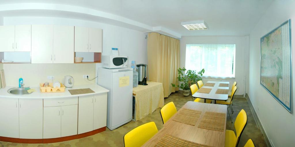 Yellow House Hostel Lviv Buitenkant foto