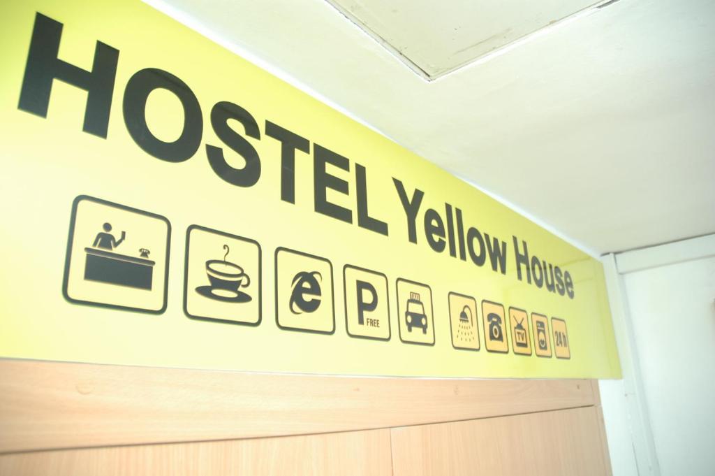 Yellow House Hostel Lviv Buitenkant foto